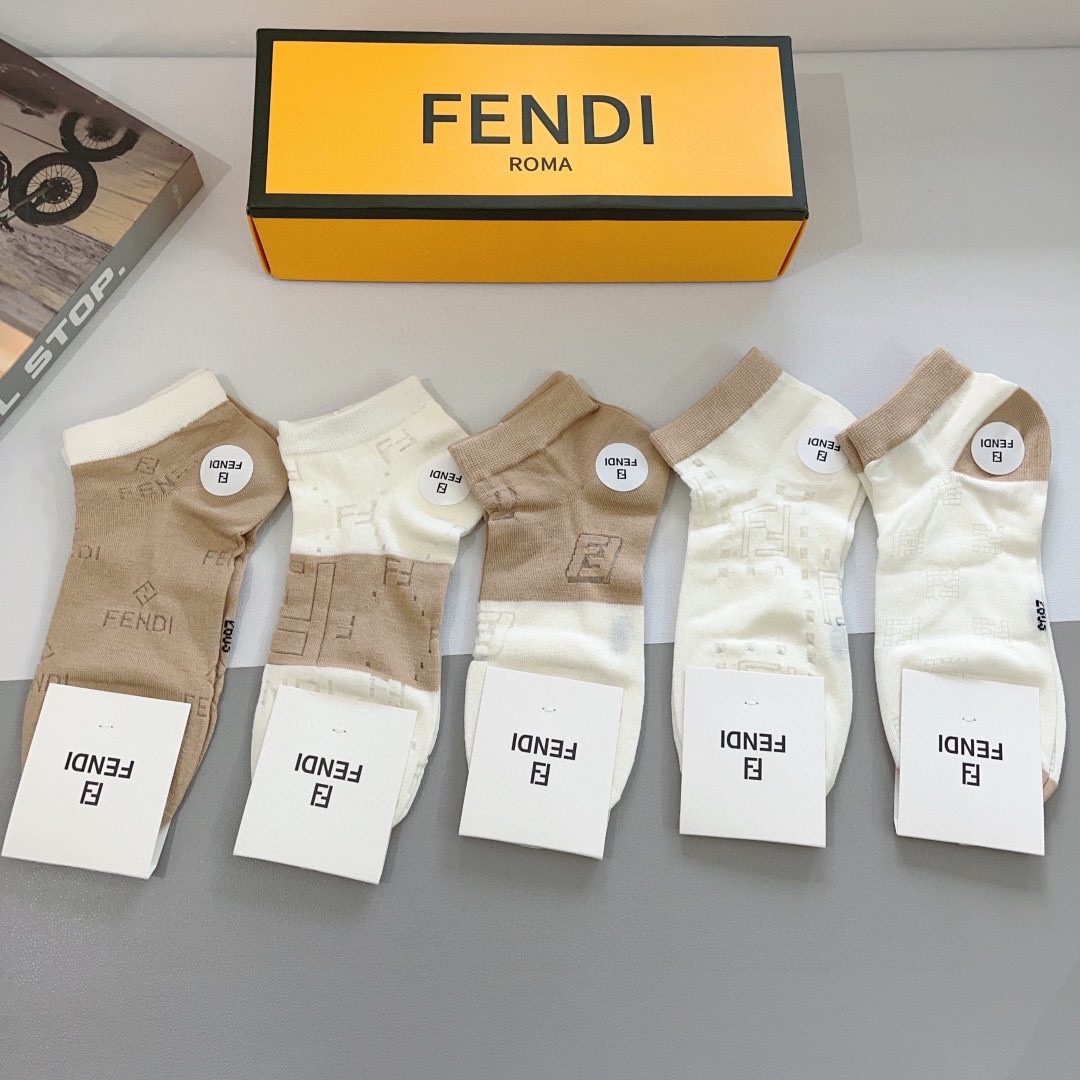 配包装（一盒5双）
FENDI  芬迪  双Ｆ字母爆款船袜，竹棉面料， 专柜同款 💓实用好穿 柔软透气，