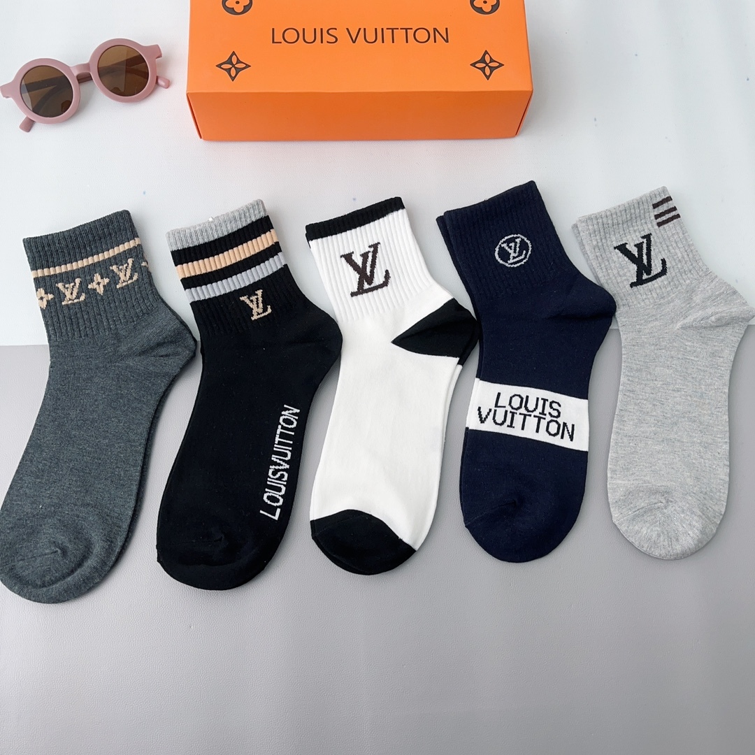 配包装（一盒5双） 🌟 LV 路易威登 超火爆男款中筒袜子，纯棉面料，潮人必备 爆款，经典字母logo中