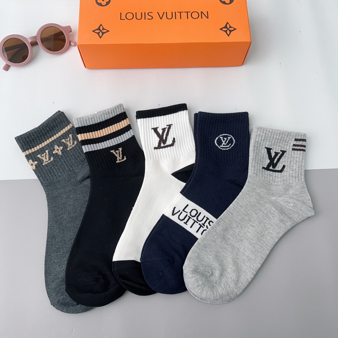配包装（一盒5双） 🌟 LV 路易威登 超火爆男款中筒袜子，纯棉面料，潮人必备 爆款，经典字母logo中