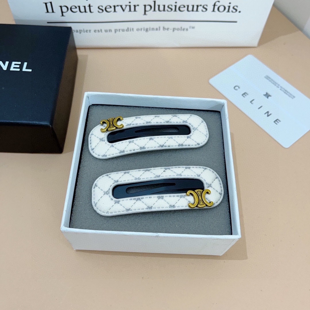 配包装（一对）
CELINE（赛琳） 凯旋门新款发夹，经典BB夹，刘海夹 超精致，转图必爆哈！专柜出货
