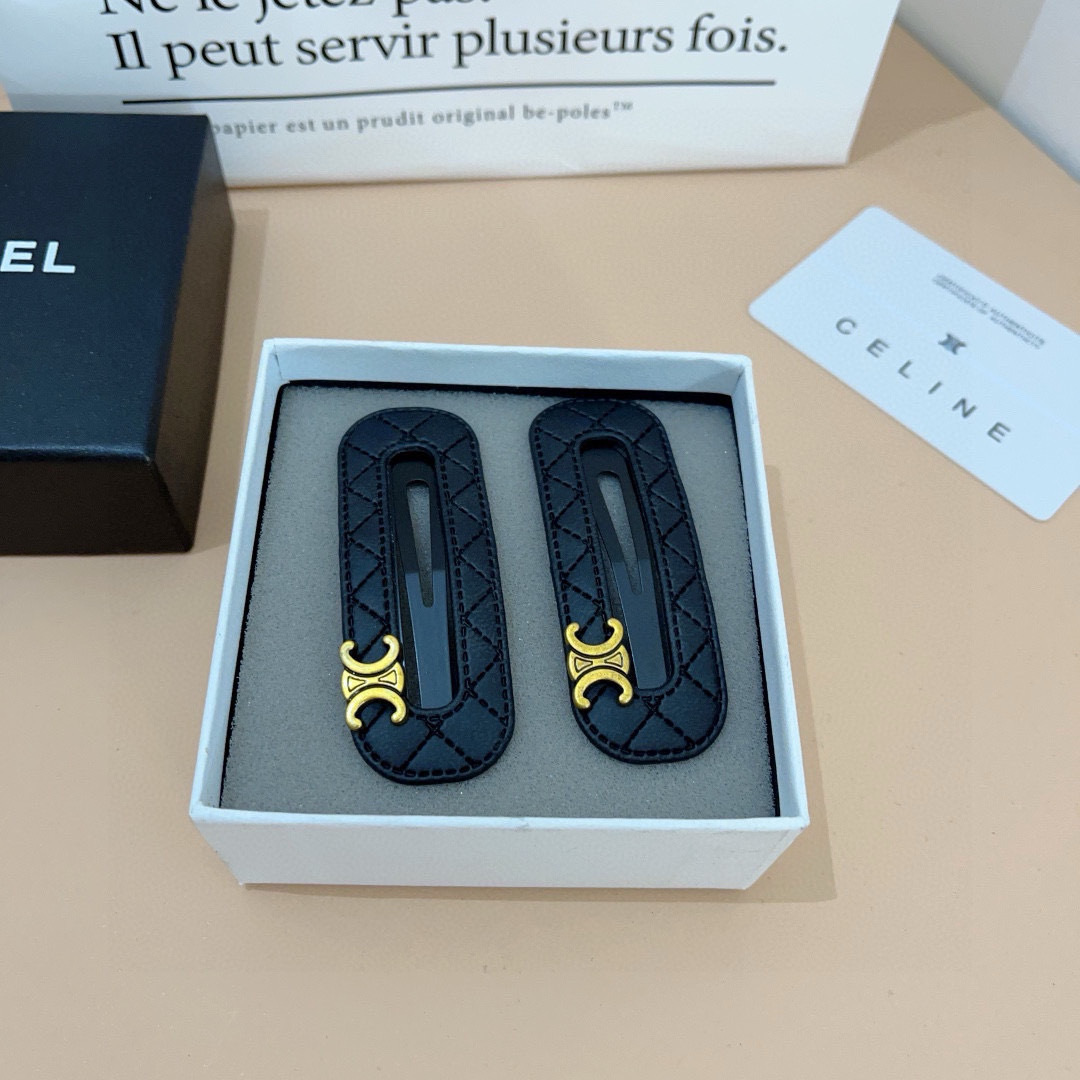 配包装（一对）
CELINE（赛琳） 凯旋门新款发夹，经典BB夹，刘海夹 超精致，转图必爆哈！专柜出货