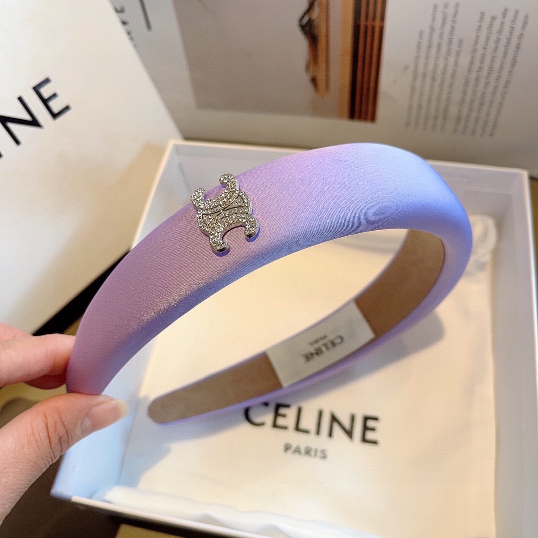 配包装
CELINE（赛琳）网红款海绵缎面发箍 佩戴舒适无压力，造型搭配必备！非常时尚百搭！女神必备头箍