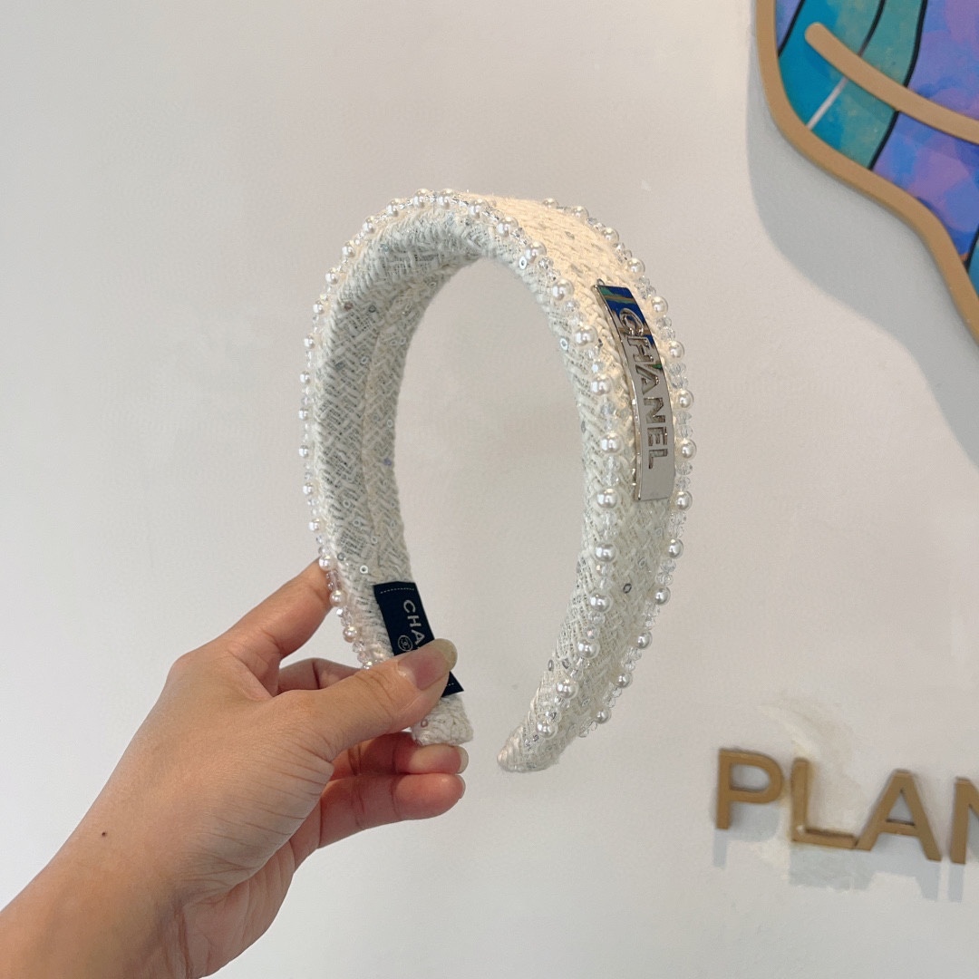 配包装
CHANEL（香奈儿）韩国新品小清新珍珠发箍，佩戴舒适无压力，造型搭配必备！时尚外出百搭款发饰！