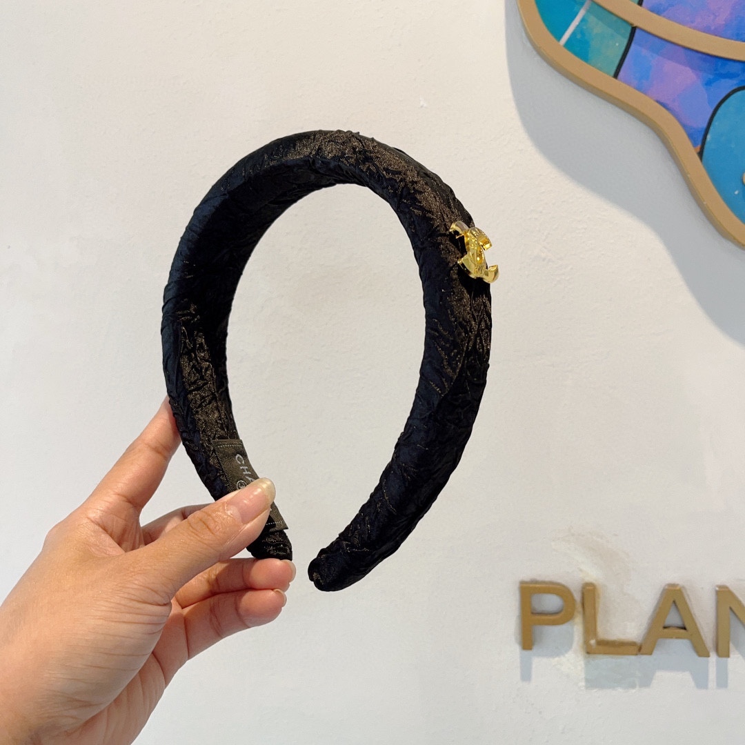 配包装
CHANEL（香奈儿）最新款小香发箍，新品巨显脸小头箍，网红爆款推荐 搭配高端双Ｃlogo ，超