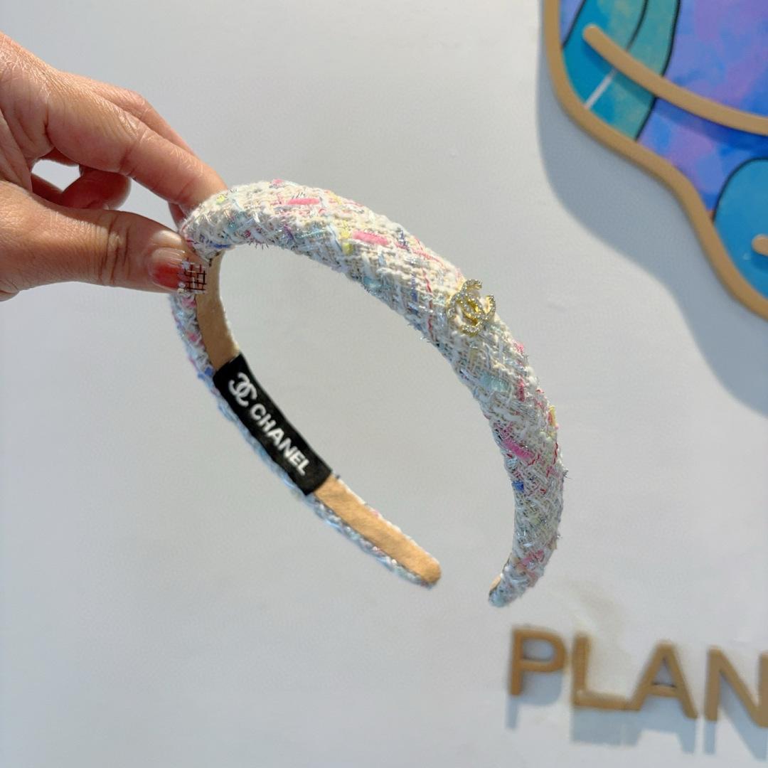 配包装
CHANEL（香奈儿）新款精美字母发箍，复古网红爆款头箍 搭配高端材质，超精致，时尚高级感百搭款