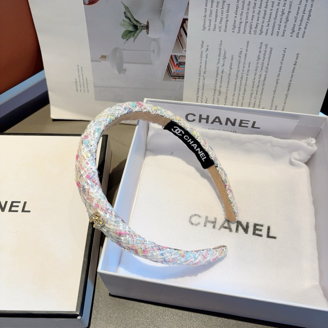 配包装
CHANEL（香奈儿）新款精美字母发箍，复古网红爆款头箍 搭配高端材质，超精致，时尚高级感百搭款