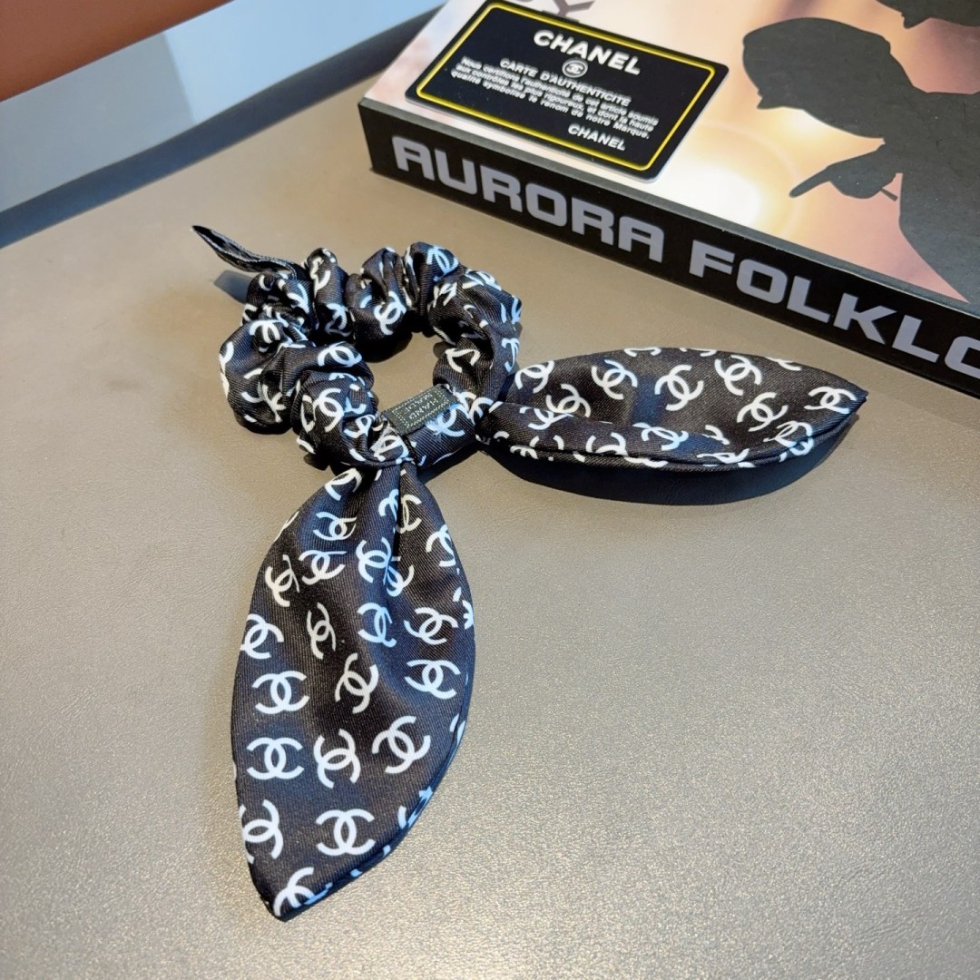 配包装
CHANEL 香奈儿字母飘带马尾发圈 蝴蝶结肠圈，高档韩版小香风皮筋，经典花型设计， 高端大气，