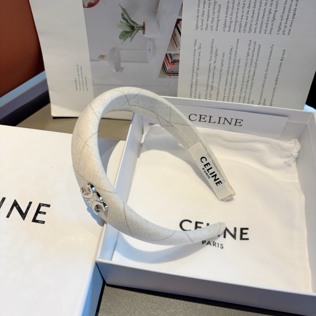 配包装
CELINE（赛琳）凯旋门经典新款发箍，女神必备头箍，非常舒时尚百搭，舒适潮流款！