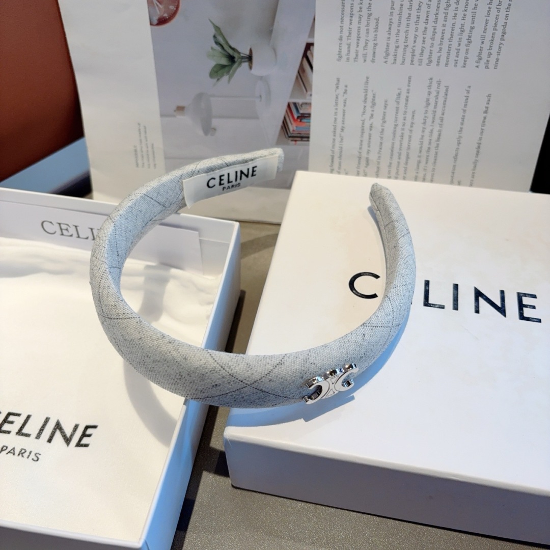 配包装
CELINE（赛琳）凯旋门经典新款发箍，女神必备头箍，非常舒时尚百搭，舒适潮流款！