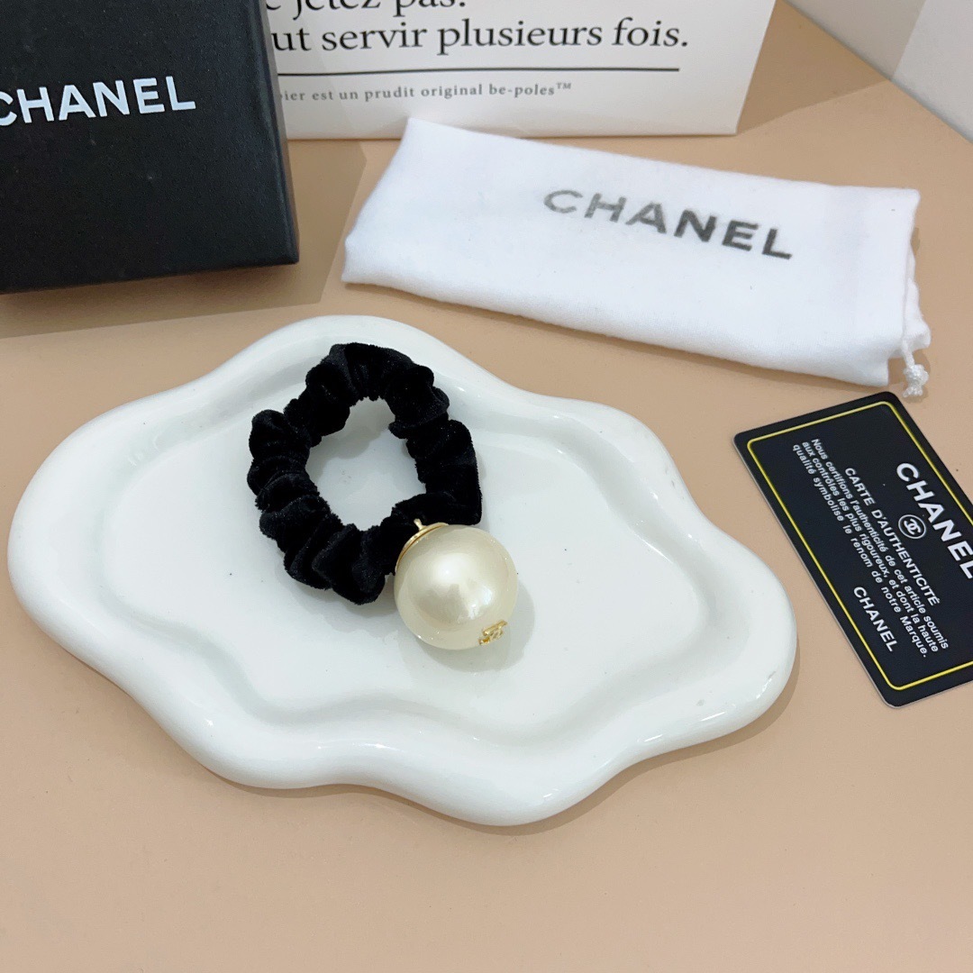配包装
CHANEL香奈儿（单个）双C网红爆款发圈皮筋 精致佩戴舒适无压力，造型搭配必备！非常时尚百搭！