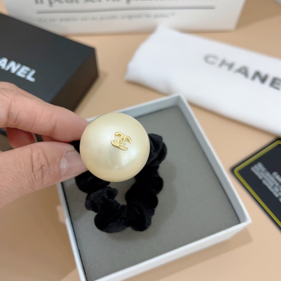 配包装
CHANEL香奈儿（单个）双C网红爆款发圈皮筋 精致佩戴舒适无压力，造型搭配必备！非常时尚百搭！