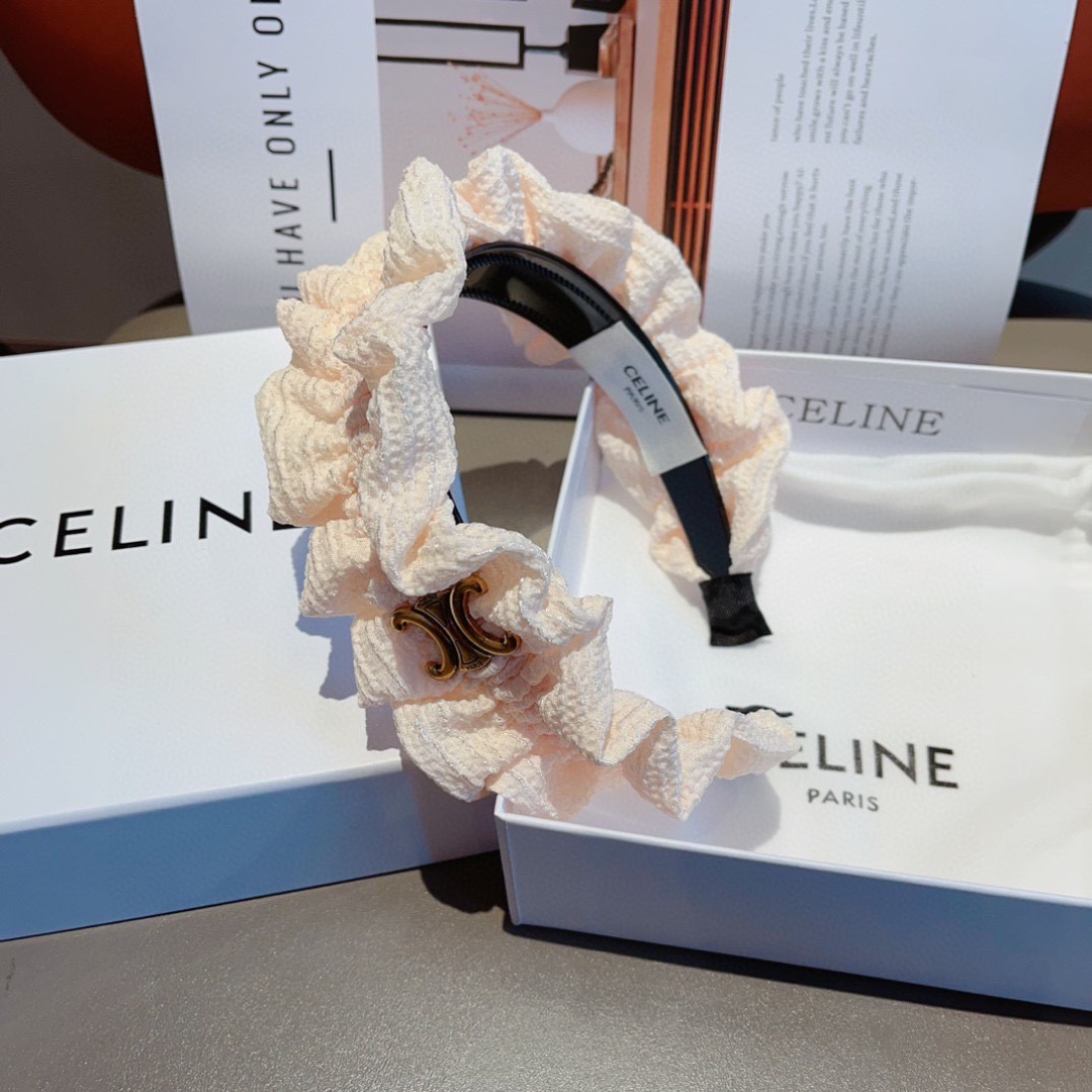 配包装
CELINE（赛琳）网红爆款发箍，佩戴舒适无压力，造型搭配必备！非常时尚百搭！女神必备！名媛范儿