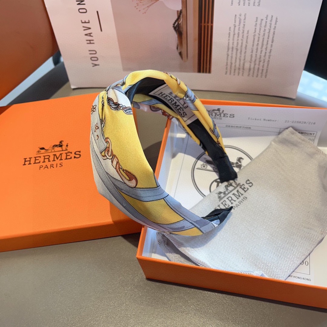 配包装
Hermes（爱马仕）  火爆定制款发箍，网红同款  进口真丝面料， 出口订单、细节全部实拍！特