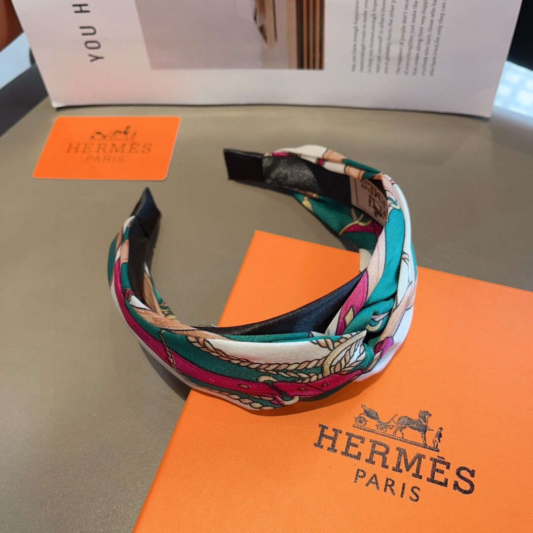 配包装
Hermes（爱马仕）  火爆定制款发箍，网红同款  进口真丝面料， 出口订单、细节全部实拍！特
