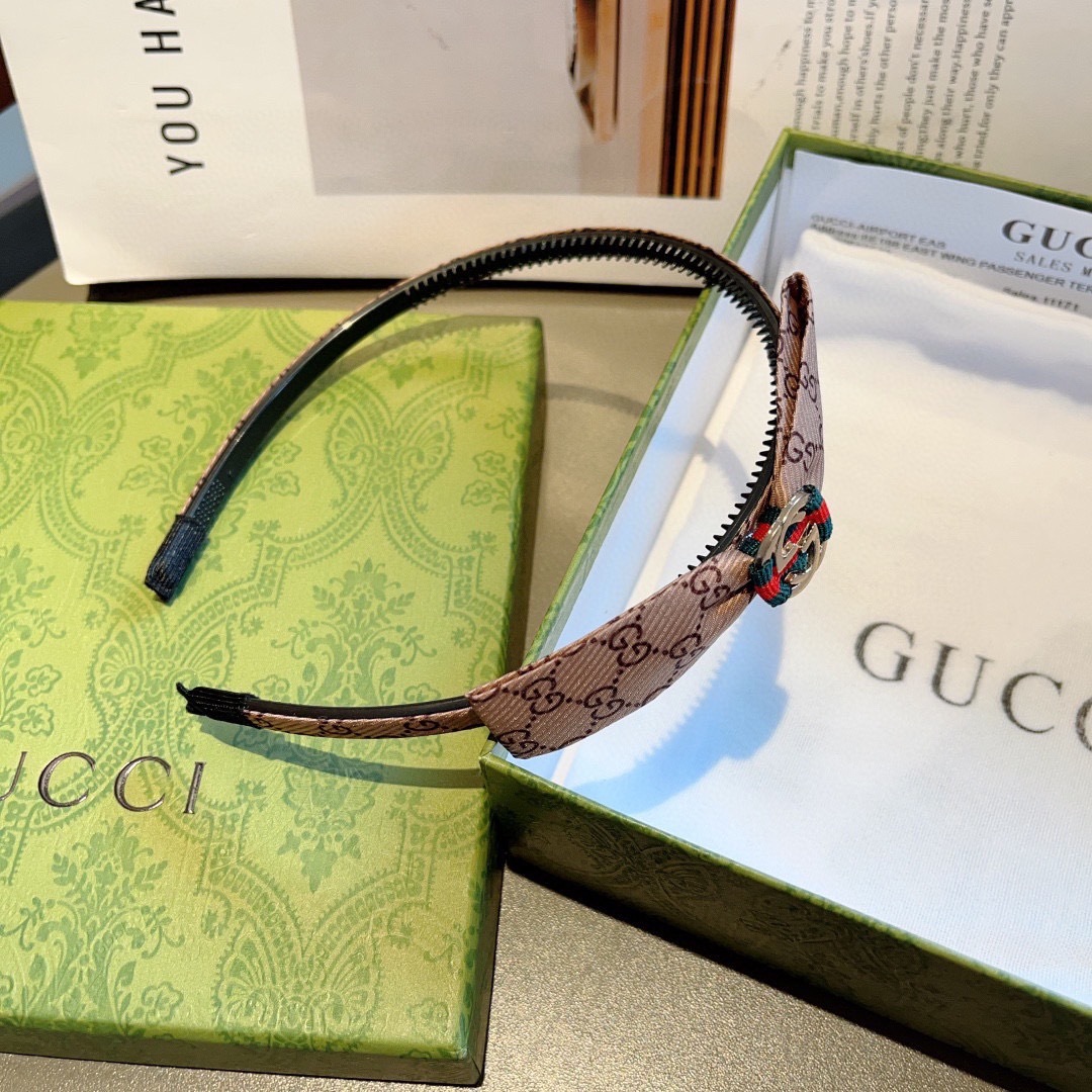 配包装
Gucci古奇 网红经典款小版发箍，女神必备单品头箍，非常百搭，时尚潮流！