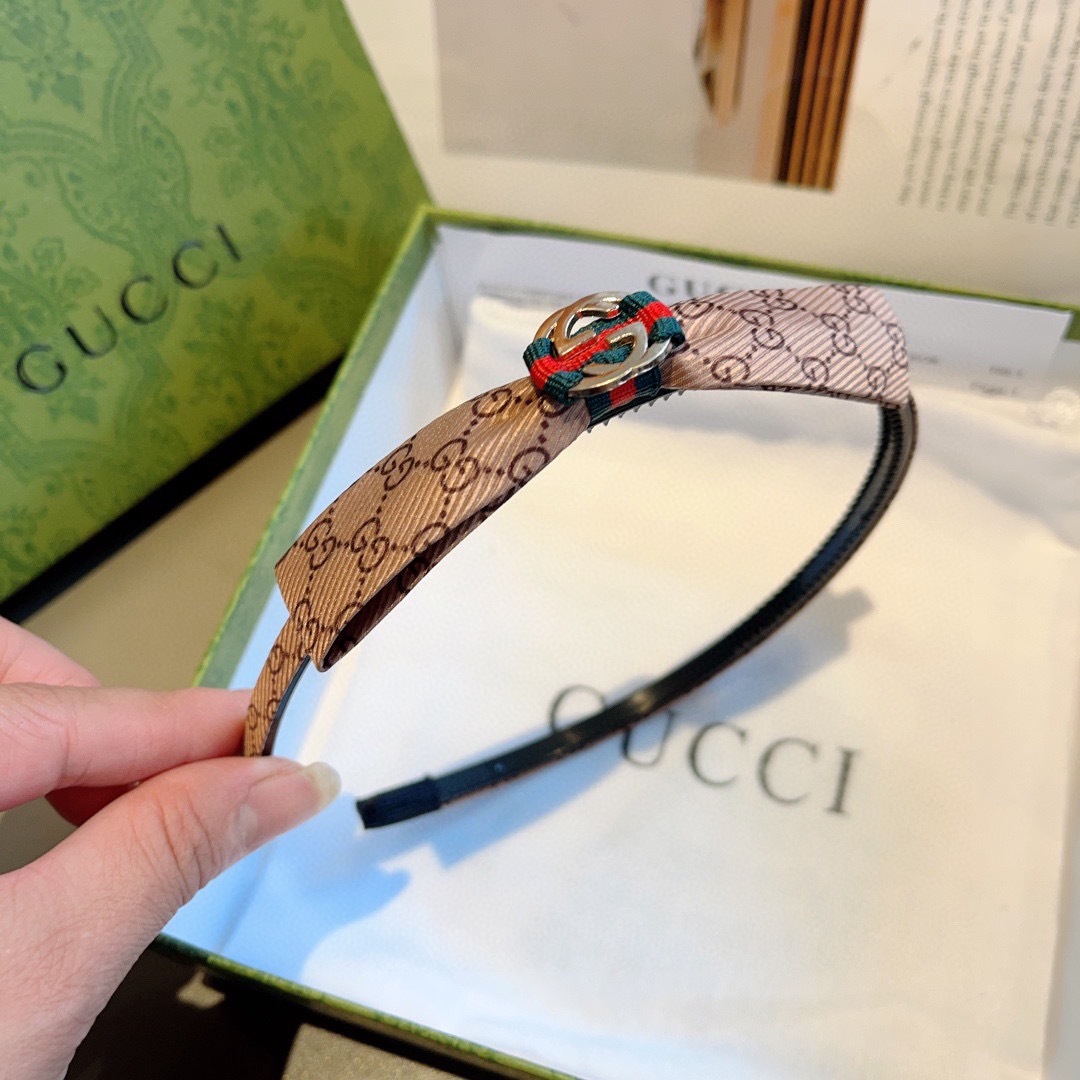 配包装
Gucci古奇 网红经典款小版发箍，女神必备单品头箍，非常百搭，时尚潮流！
