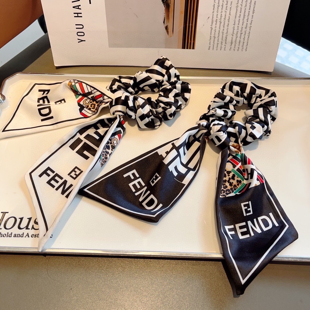 配包装
FENDI （芬迪）双F字母飘带马尾发圈 蝴蝶结肠圈，高档韩版皮筋，经典花型设计， 高端大气，名