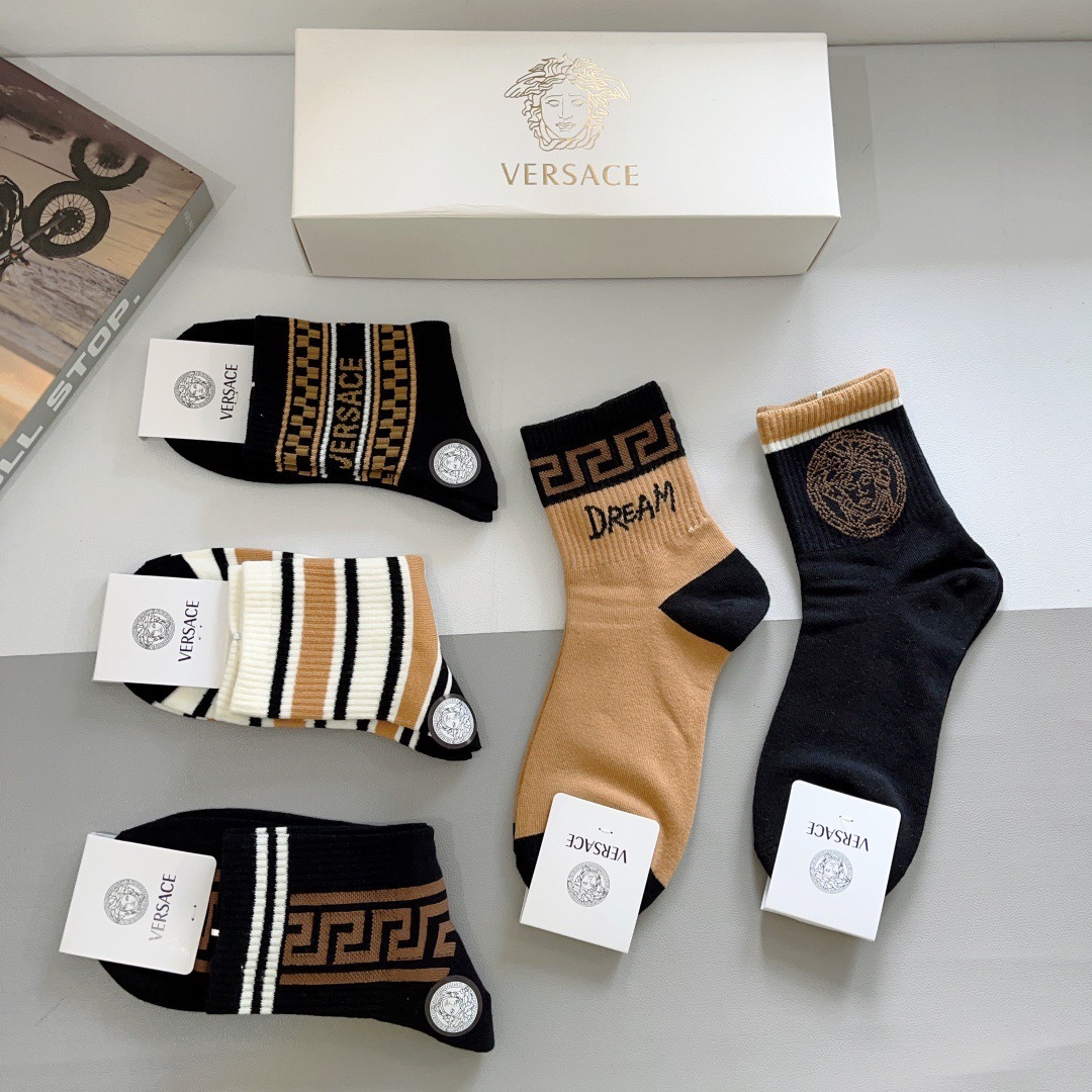 配包装【一盒五双】
VERSACE范思哲 欧美大牌中筒袜🔥🌟潮人必不能少的专柜代购品质纯棉袜子 ，超级百