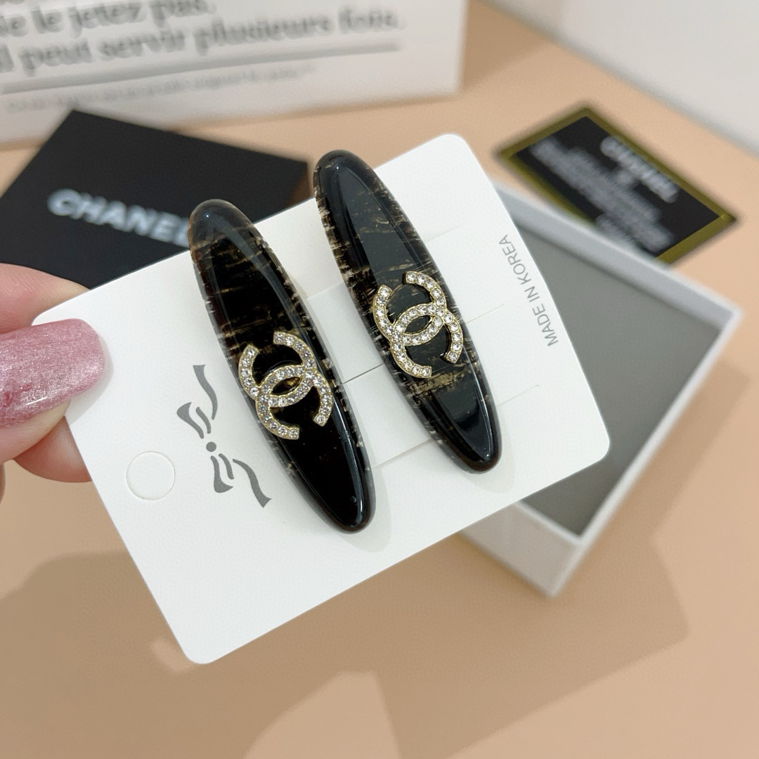配包装 （一对）
CHANEL（香奈儿） 高档韩版新款侧边BB夹 发夹、经典字母logo边夹刘海夹发饰，
