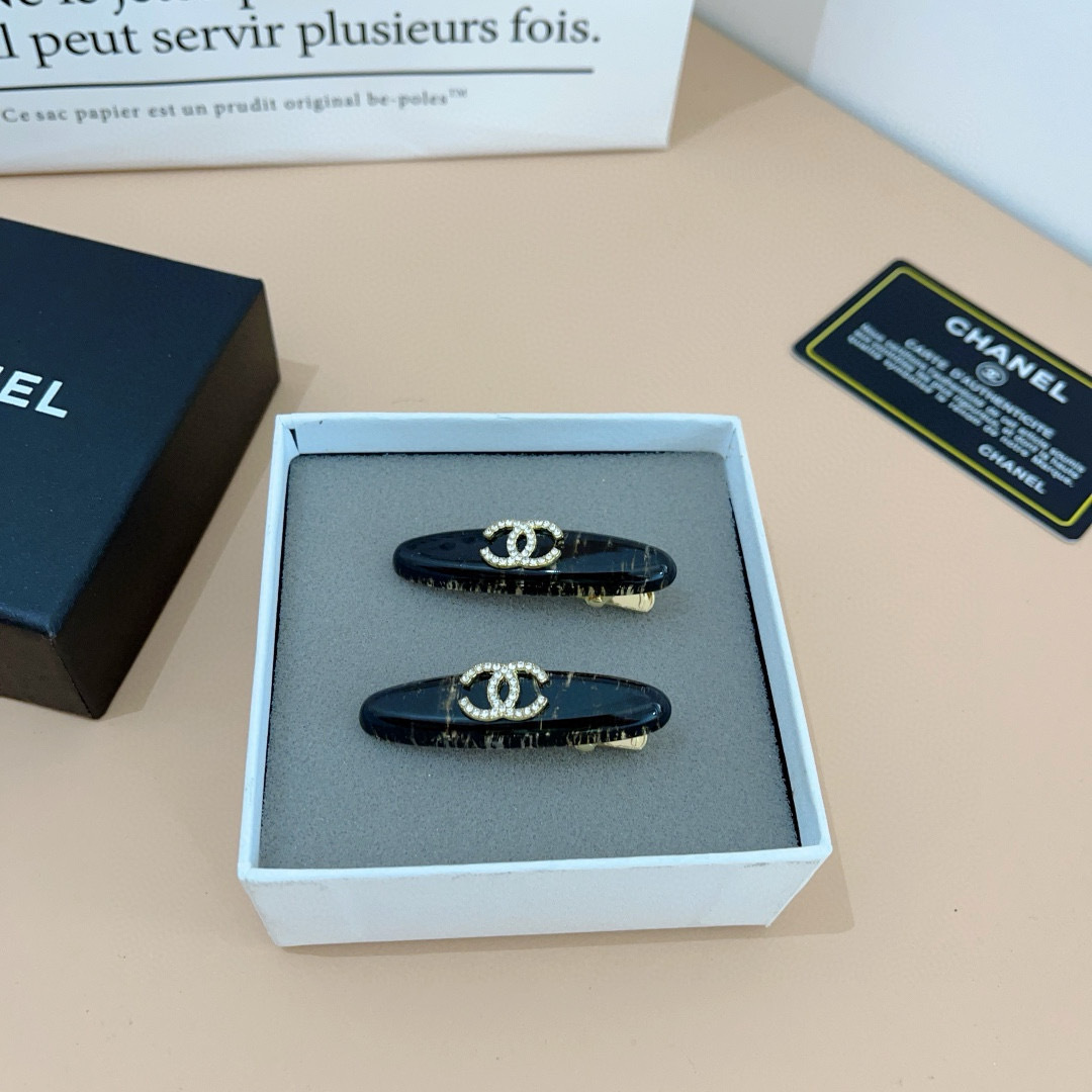 配包装 （一对）
CHANEL（香奈儿） 高档韩版新款侧边BB夹 发夹、经典字母logo边夹刘海夹发饰，