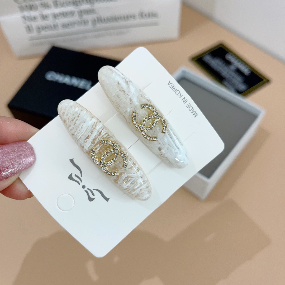 配包装 （一对）
CHANEL（香奈儿） 高档韩版新款侧边BB夹 发夹、经典字母logo边夹刘海夹发饰，
