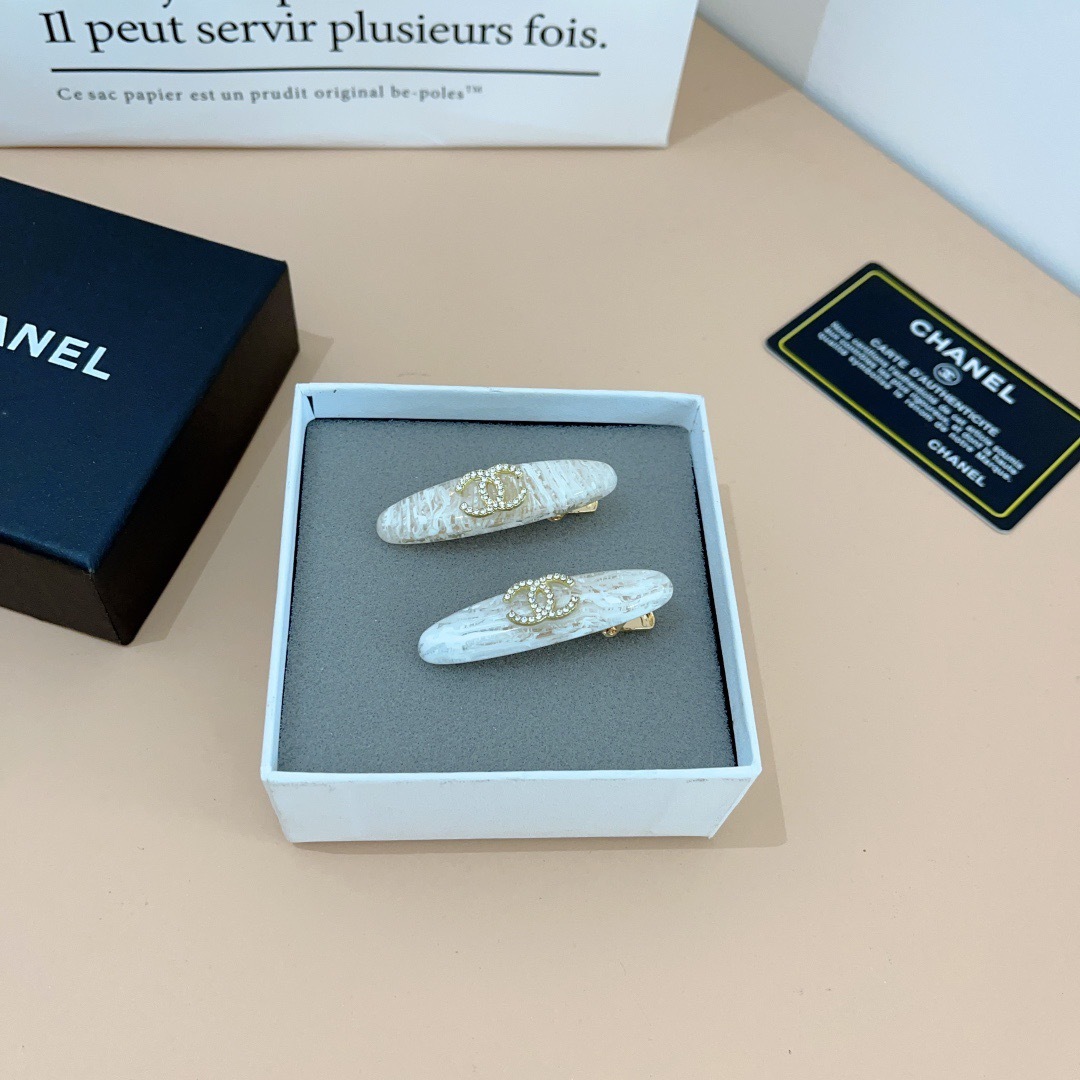 配包装 （一对）
CHANEL（香奈儿） 高档韩版新款侧边BB夹 发夹、经典字母logo边夹刘海夹发饰，