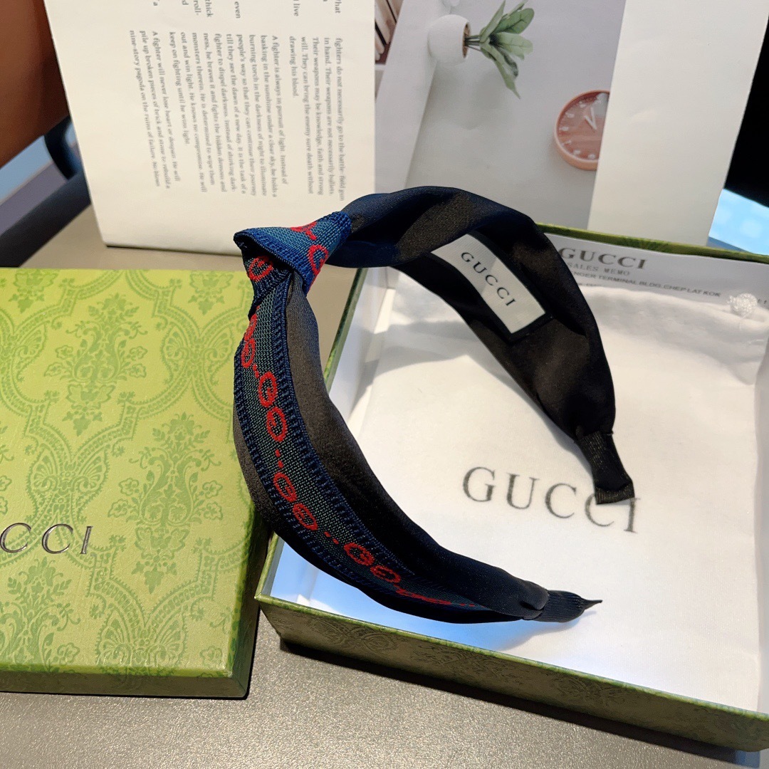 配包装
Gucci古奇 网红经典新款宽版发箍，女神必备单品头箍，非常百搭，时尚潮流！