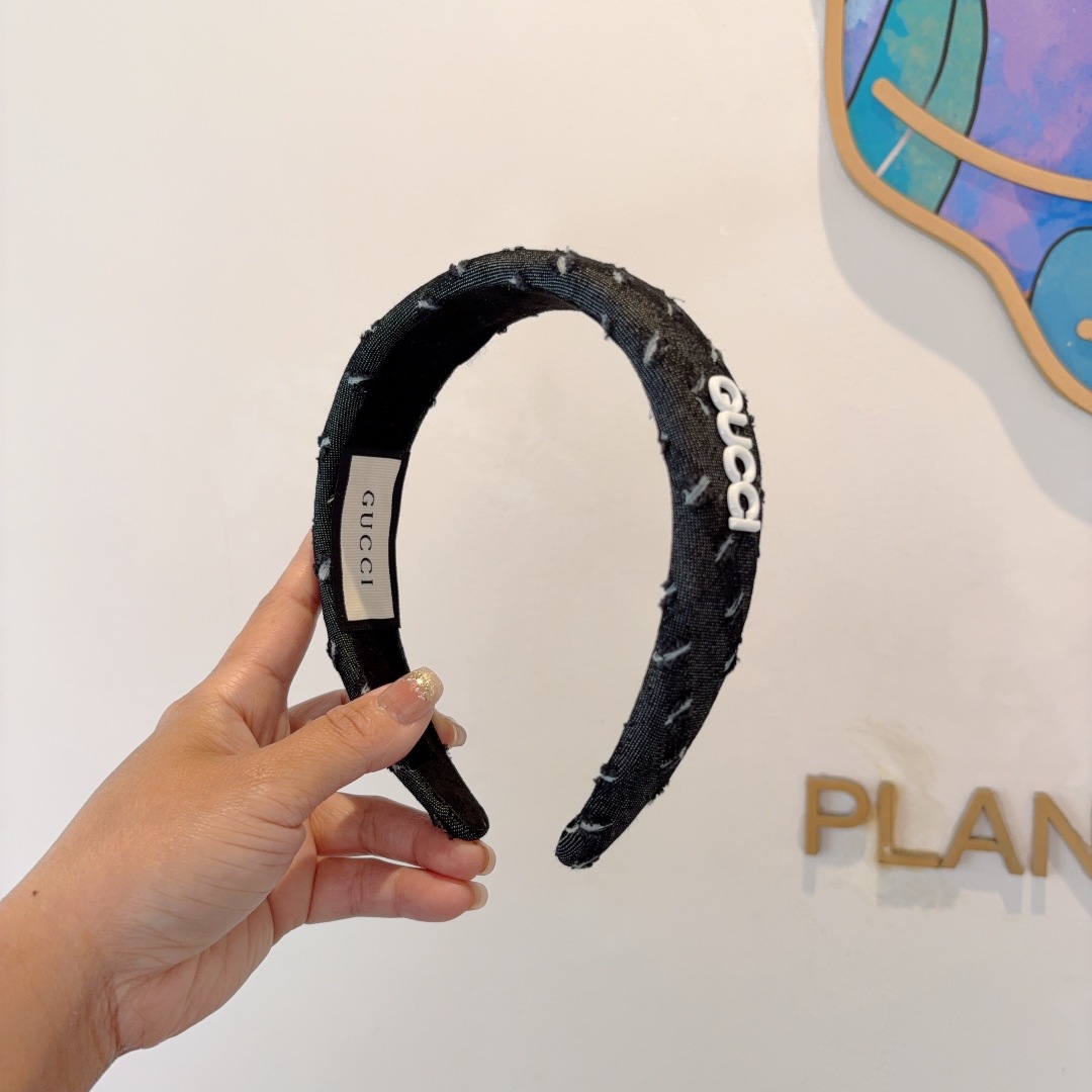 配包装
Gucci古奇 明星经典新款牛仔布发箍，女神必备单品头箍，非常百搭，时尚潮流！