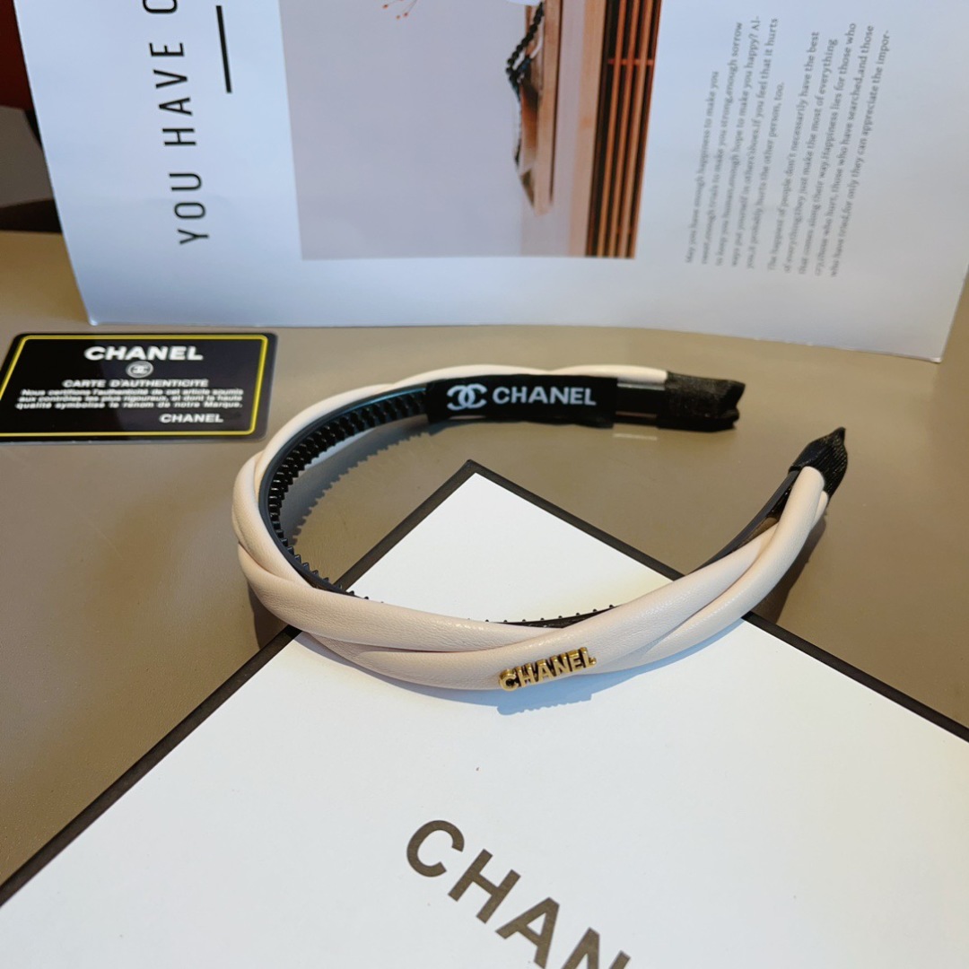 配包装
CHANEL（香奈儿）最新款小香羊皮发箍，复古头箍，网红爆款推荐 搭配高端材质，超精致，时尚百搭