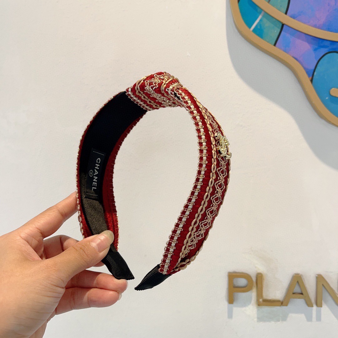 配包装
CHANEL（香奈儿）最新款小香发箍，复古头箍，网红爆款推荐 超精致，时尚百搭！