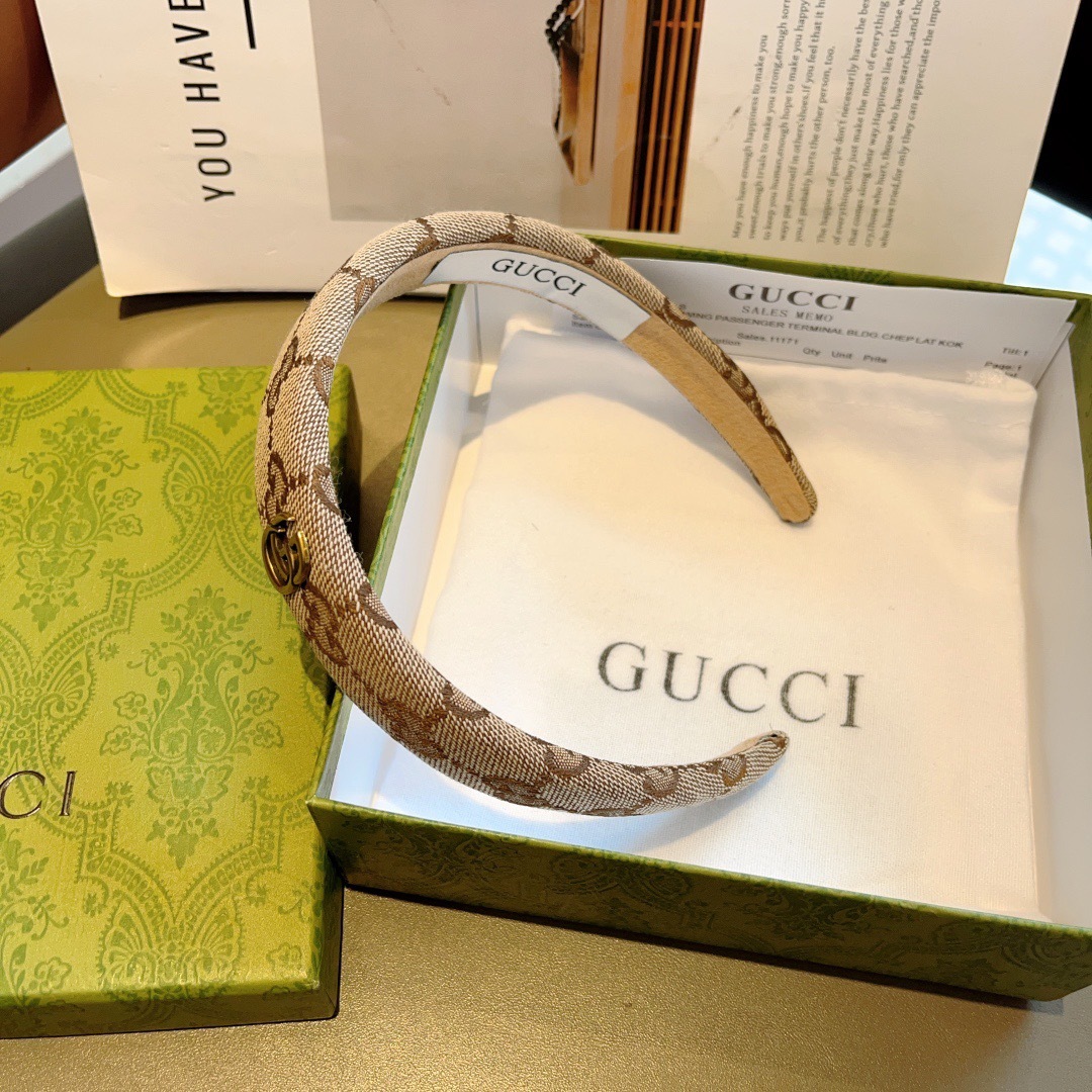 配包装
Gucci古奇 官方经典新款双G发箍，女神必备单品，非常百搭，时尚潮流
