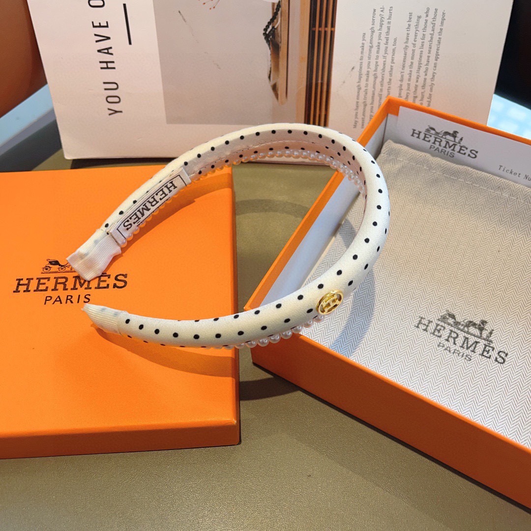 配包装
HERMES（爱马仕）韩国新品小清新珍珠发箍，佩戴舒适无压力，造型搭配必备！时尚外出百搭款发饰！