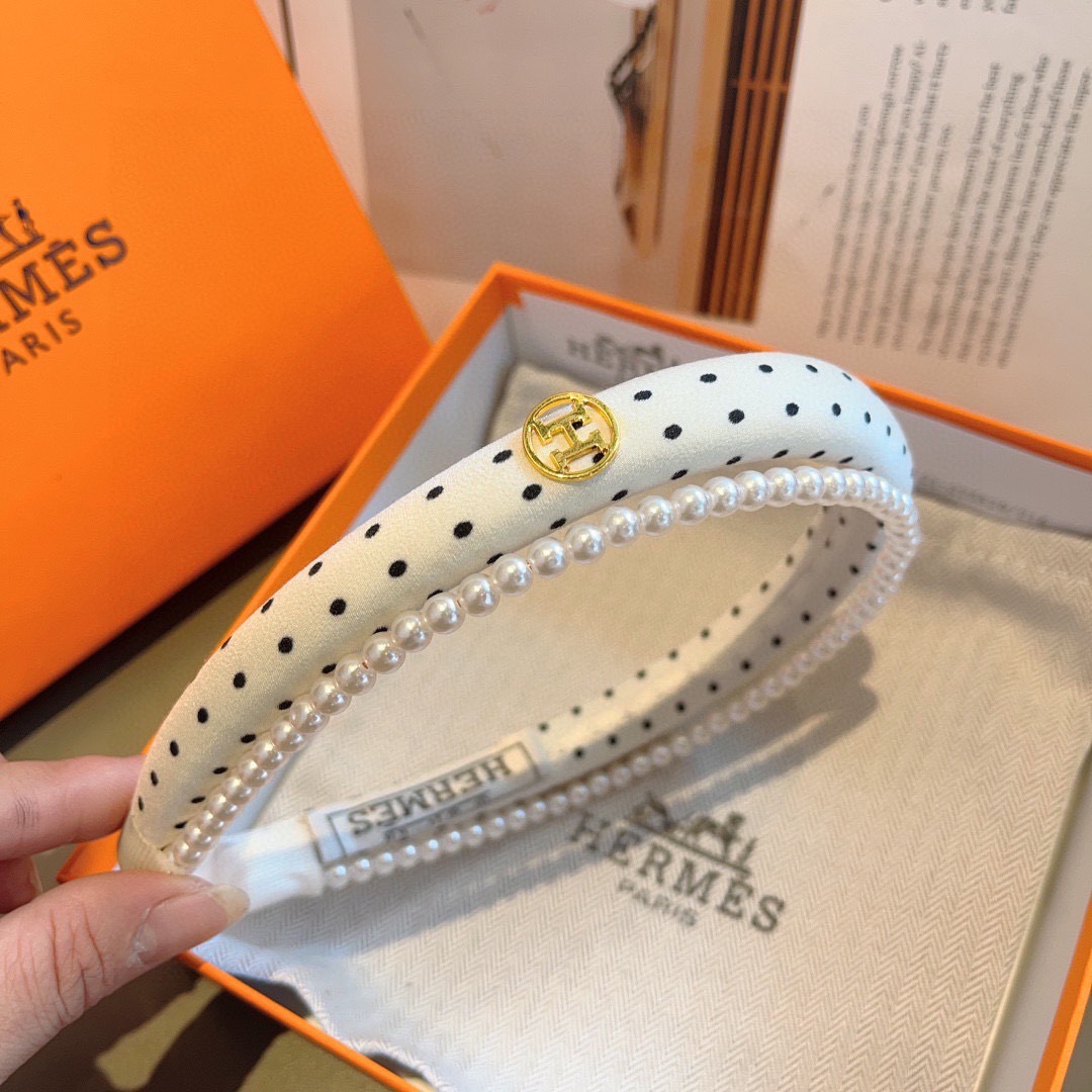 配包装
HERMES（爱马仕）韩国新品小清新珍珠发箍，佩戴舒适无压力，造型搭配必备！时尚外出百搭款发饰！