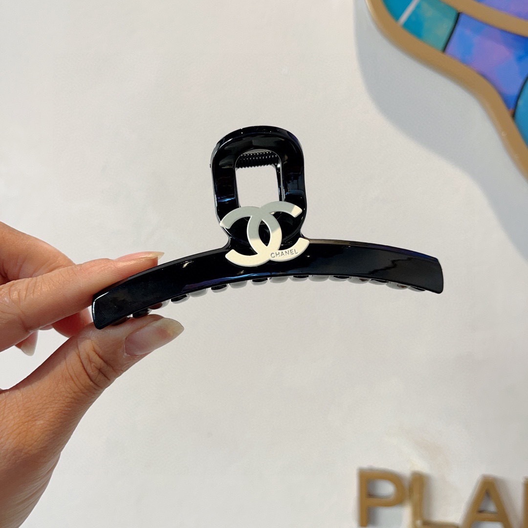 配包装
CHANEL（香奈儿）新款手工贴钻网红抓夹，高级感字母简约复古发夹原单货，简约百搭，潮女必备品，