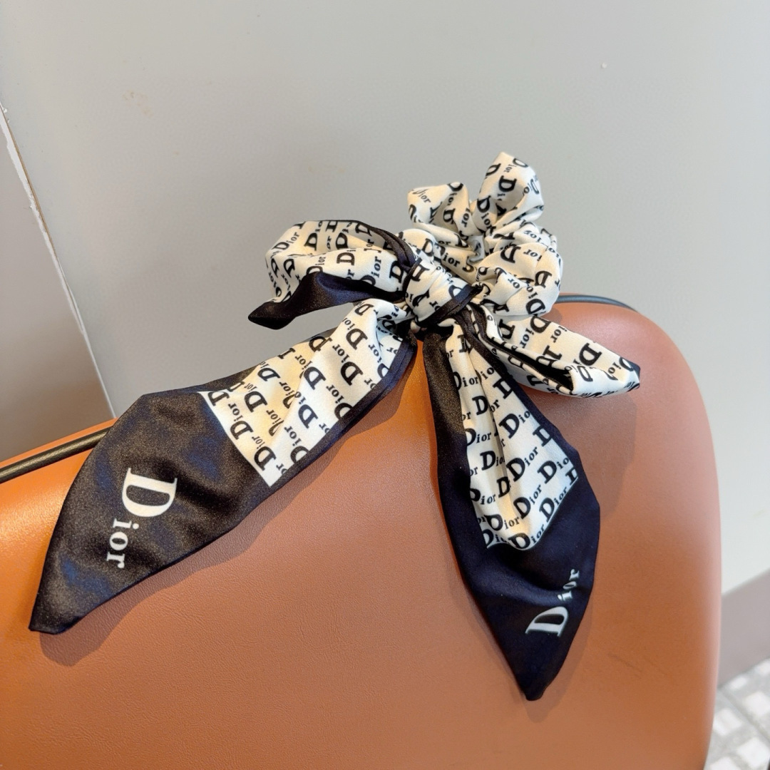 NO:370737,Packaged Dior letter streamer ponytail hair ring bow colon ring, high-end Korean rubber band, classic design, high-end and atmospheric, celebrity style, hairpins, hairpins, dior, dior, hairpins19860909配包装 Dior（迪奥）字母飘带马尾发圈 蝴蝶结肠圈,高档韩版皮筋,经典花型设计, 高端大气,名媛范儿,发夹,发夹,dior,dior,hairpins,accessory