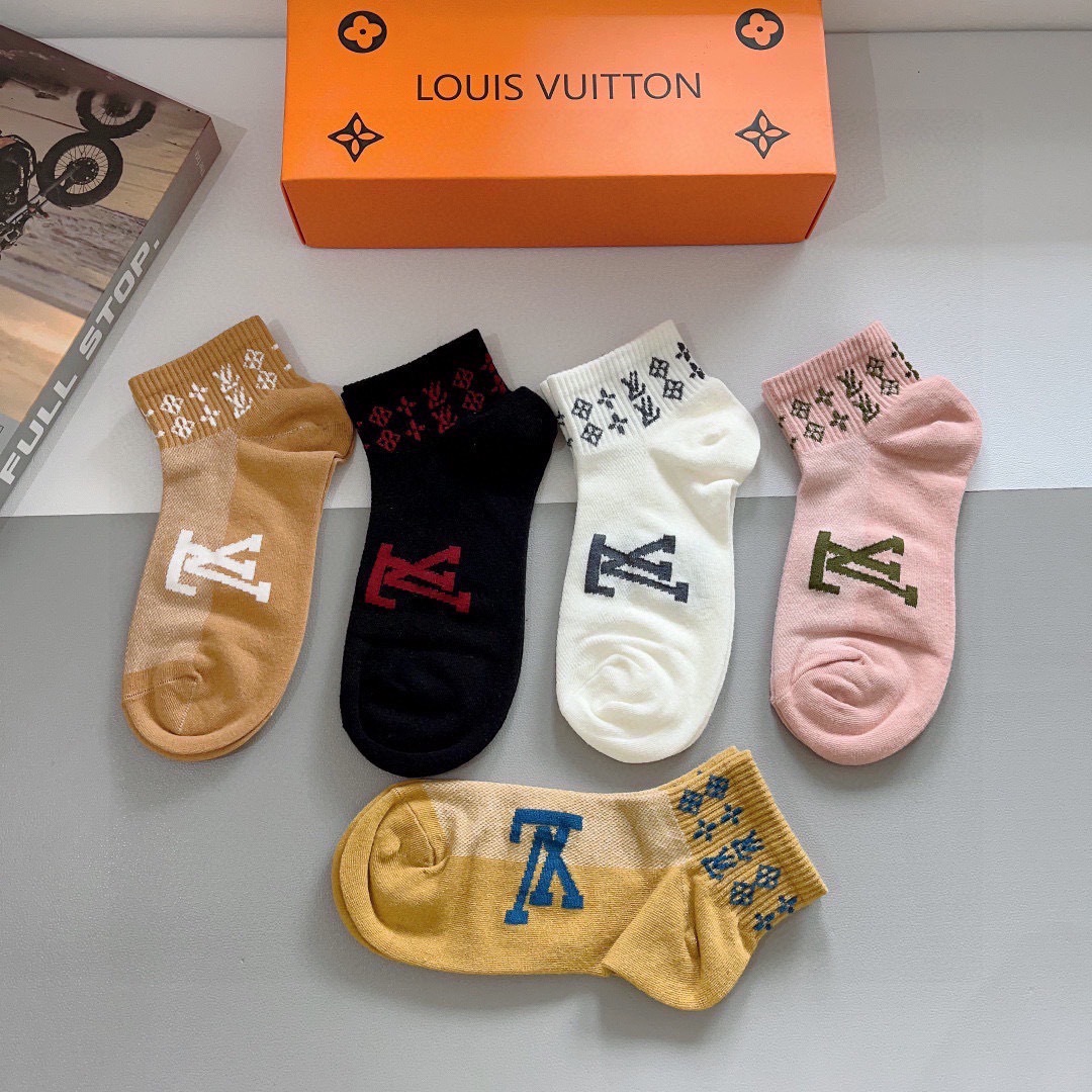 配包装（一盒5双） 🌟 LV 路易威登 超火爆小单品，纯棉面料，潮人必备 爆款，经典字母logo中筒袜，