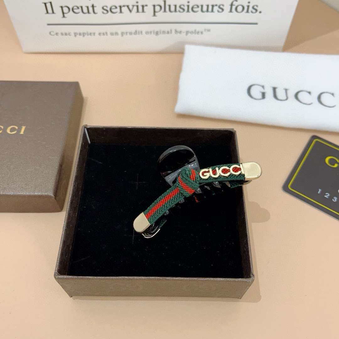 配包装 单个
Gucci （古奇） 专柜新款发夹，经典甜美公主风 大牌高级感抓夹。超精致，网红爆款！