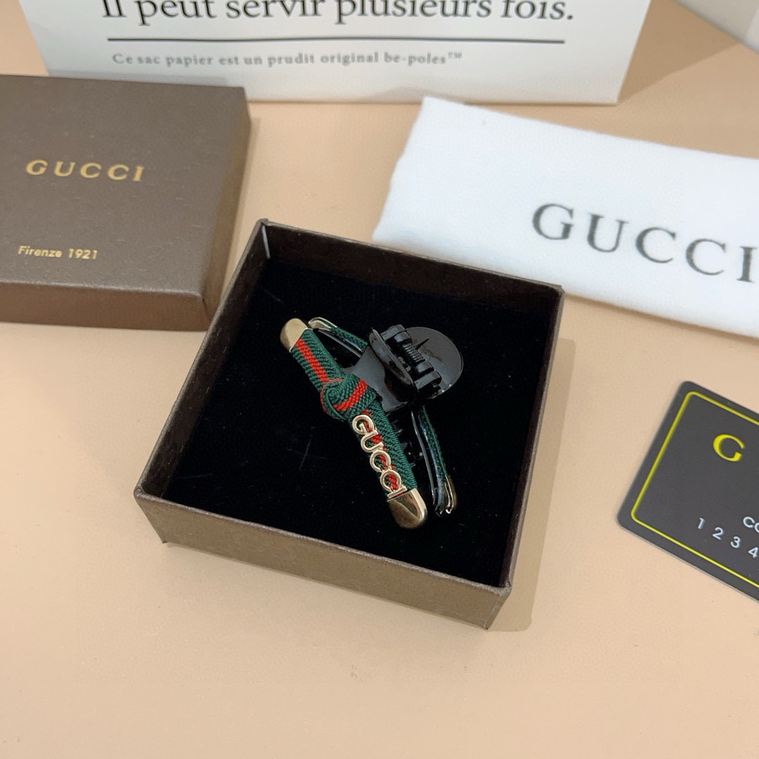 配包装 单个
Gucci （古奇） 专柜新款发夹，经典甜美公主风 大牌高级感抓夹。超精致，网红爆款！