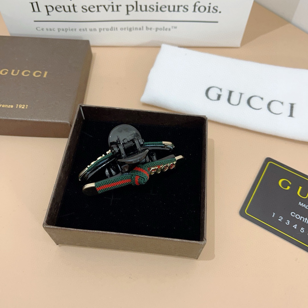 配包装 单个
Gucci （古奇） 专柜新款发夹，经典甜美公主风 大牌高级感抓夹。超精致，网红爆款！