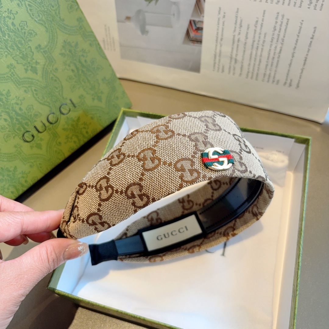 配包装
Gucci(古奇) 高版本新款经典字母宽版发箍,专柜品质 让你的魅力绽放 清新淑女范让时尚更简单