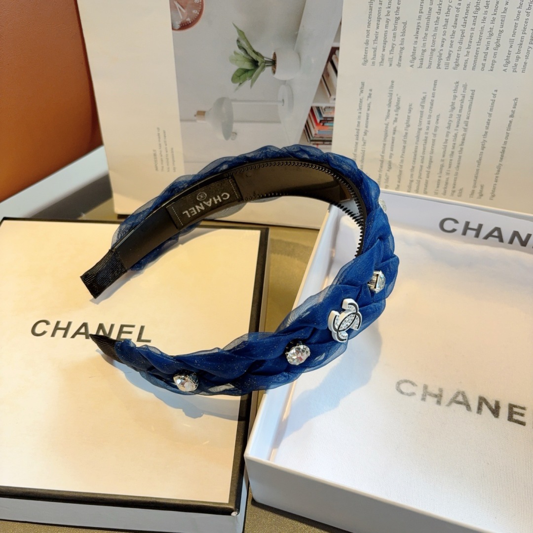 配包装
CHANEL（香奈儿）最新款小香宽边发箍，复古头箍，网红爆款推荐 搭配高端材质，超精致，时尚百搭