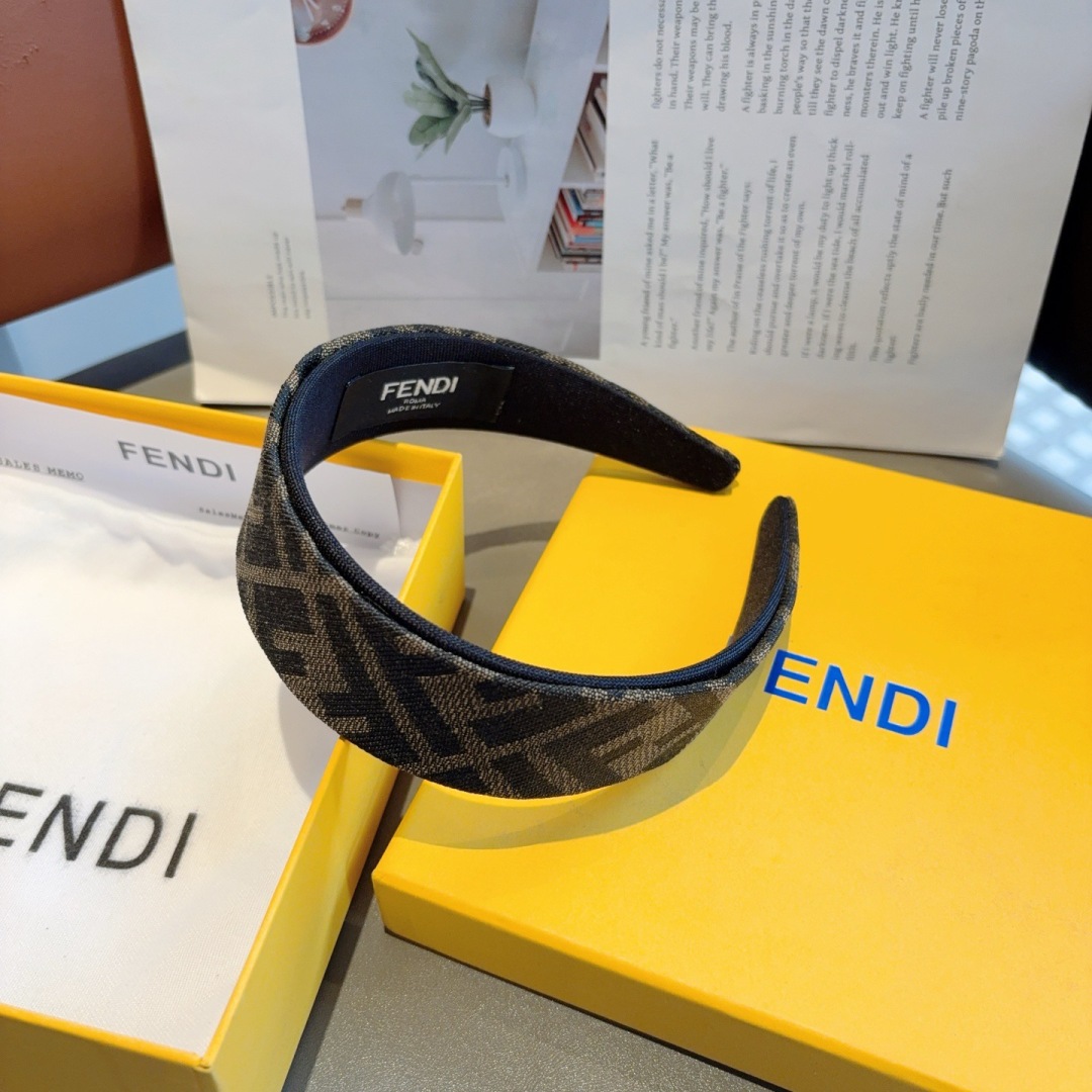 配包装
FENDI（芬迪） 高版本新款经典字母宽版发箍,专柜品质 让你的魅力绽放 清新淑女范让时尚更简单