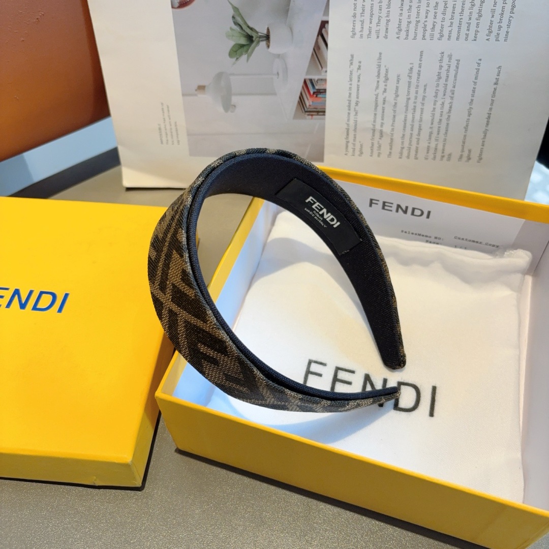 配包装
FENDI（芬迪） 高版本新款经典字母宽版发箍,专柜品质 让你的魅力绽放 清新淑女范让时尚更简单