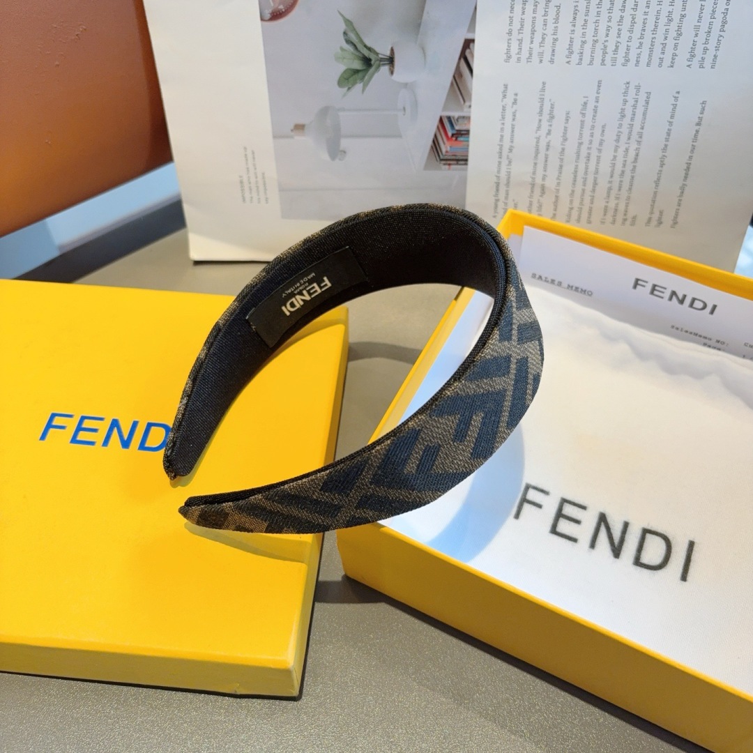 配包装
FENDI（芬迪） 高版本新款经典字母宽版发箍,专柜品质 让你的魅力绽放 清新淑女范让时尚更简单
