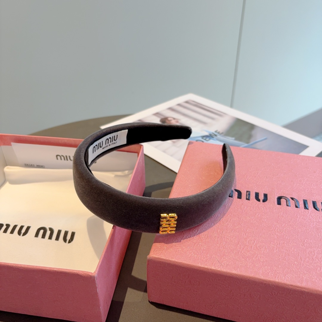 配包装
MIUMIU（缪缪）新款手工制作发箍，原单货，简约百搭头箍 潮女必备品，超级百搭高大上！