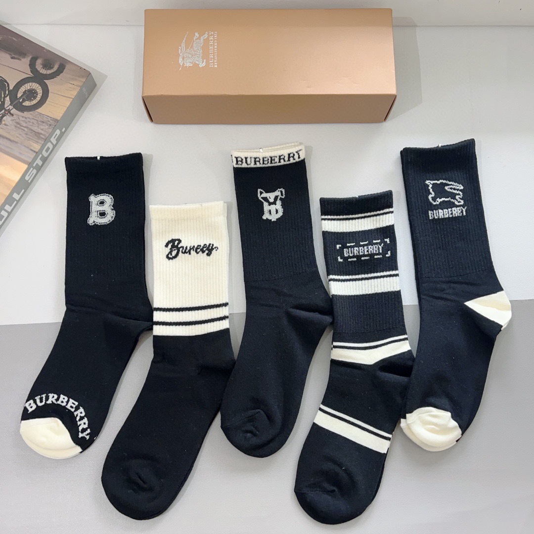 配包装（一盒5双）
🌟Burberry 巴宝莉 超火小单品男女通用长筒袜子，纯棉面料，潮人必备  经典款