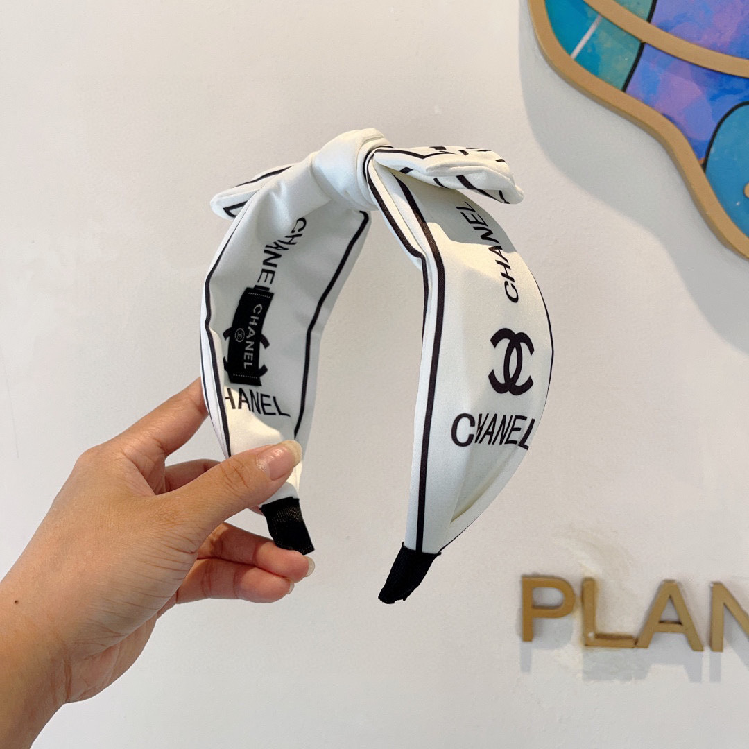 配包装
CHANEL（香奈儿）网红新款蝴蝶结小香宽版发箍，香奶奶头箍，复古头箍，网红爆款推荐 超精致，时