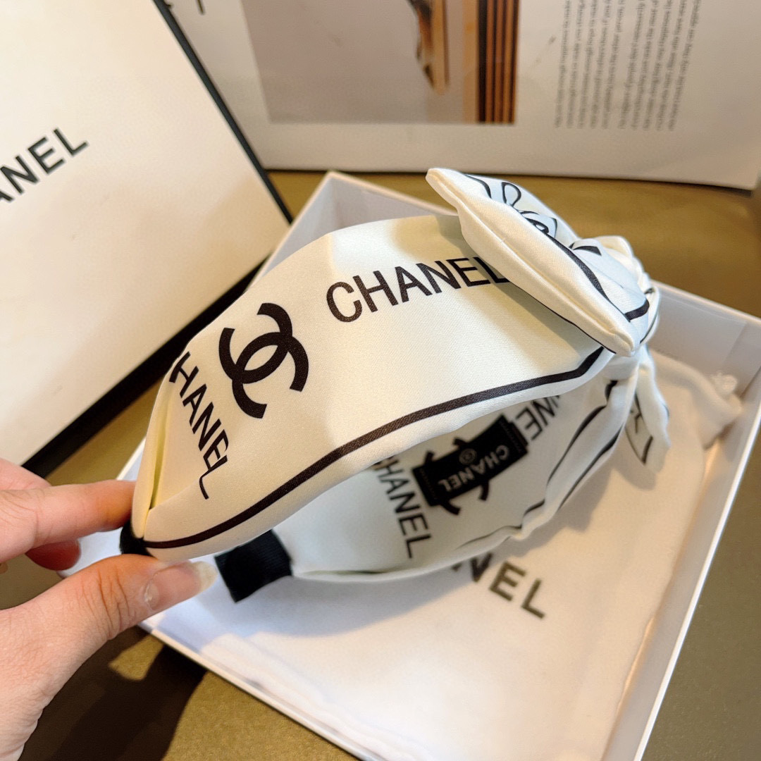 配包装
CHANEL（香奈儿）网红新款蝴蝶结小香宽版发箍，香奶奶头箍，复古头箍，网红爆款推荐 超精致，时