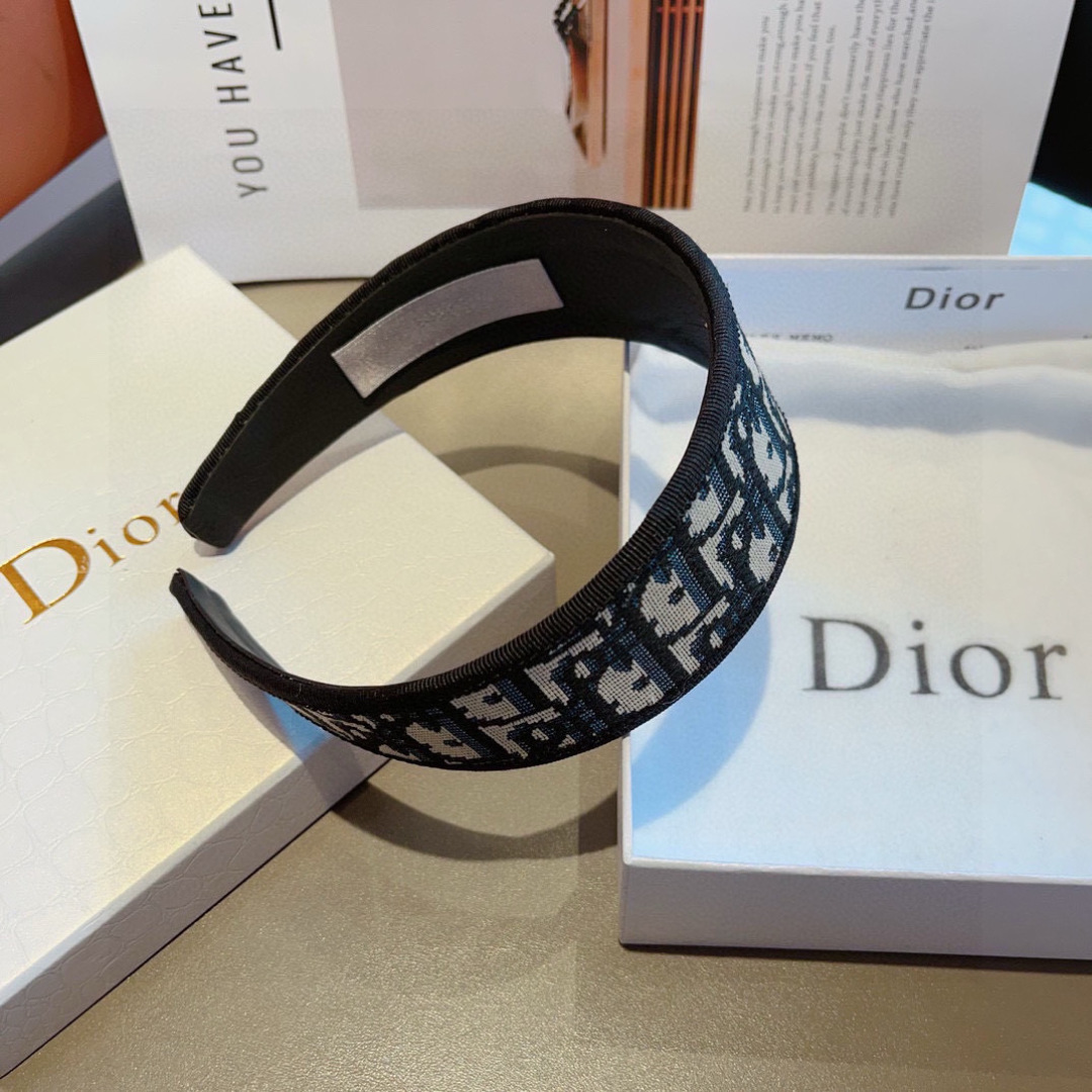 配包装
Dior（迪奥） 新款高版本D家正版刺绣发箍, 外出百搭款宽边防滑头箍、让你的魅力绽放 清新淑女