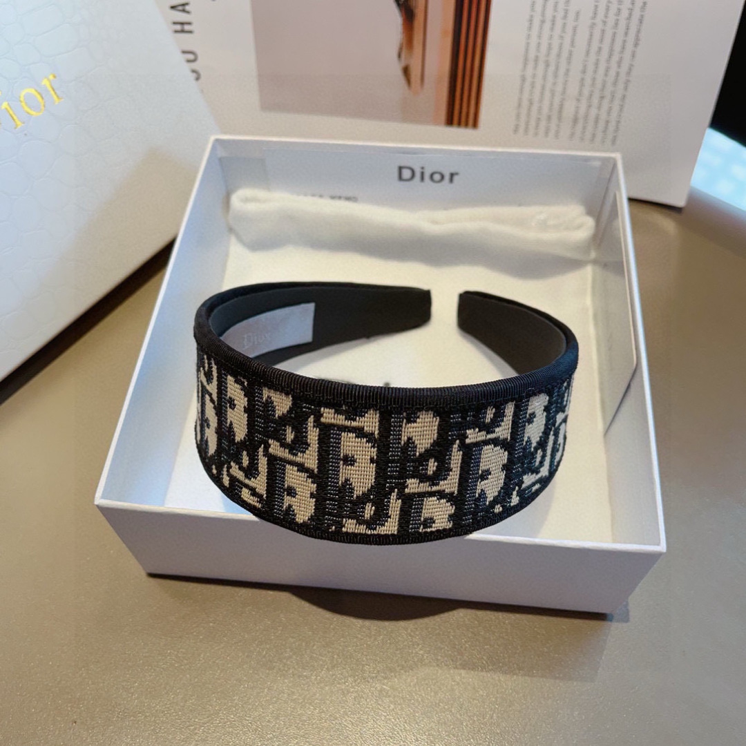 配包装
Dior（迪奥） 新款高版本D家正版刺绣发箍, 外出百搭款宽边防滑头箍、让你的魅力绽放 清新淑女